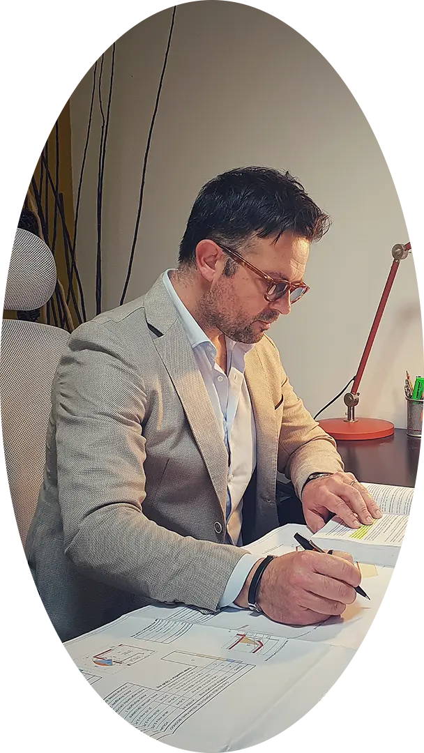 Stefano Feliziani nel suo studio, Amico in Trattativa